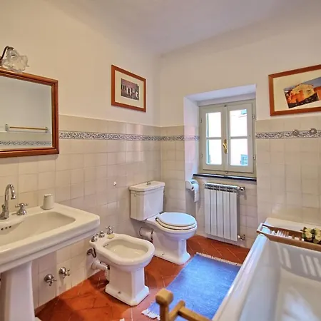 Appartement Monte Marcello-zanego Sleeps 6 Wifi Bocca di Magra